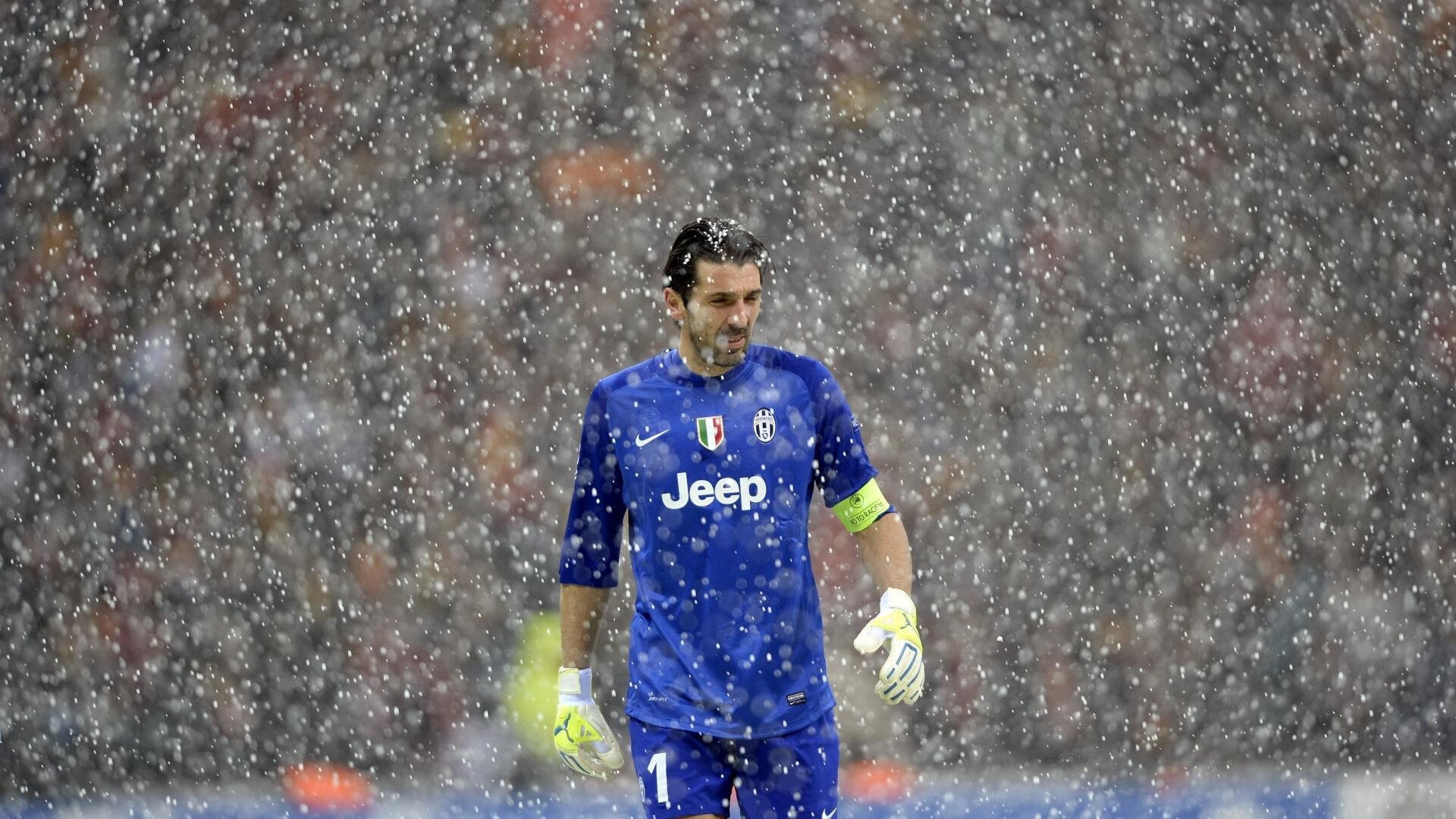 世界杯：“与父亲一起的最后一届世界杯”感人短片引发共鸣